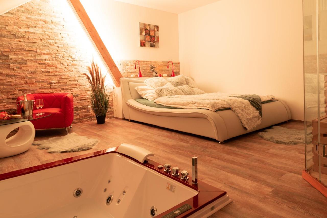Romanticky Wellness Suite Hotel Heinz Dobris Extérieur photo