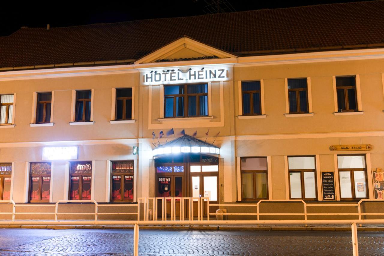 Romanticky Wellness Suite Hotel Heinz Dobris Extérieur photo
