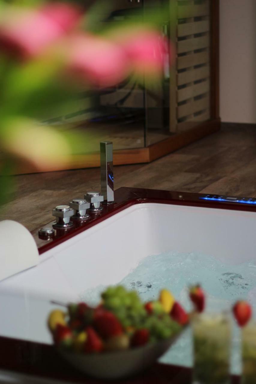 Romanticky Wellness Suite Hotel Heinz Dobris Extérieur photo