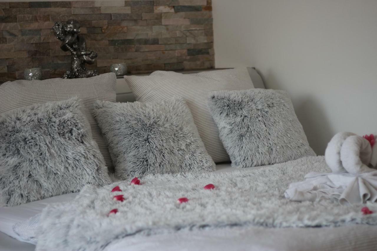 Romanticky Wellness Suite Hotel Heinz Dobris Extérieur photo