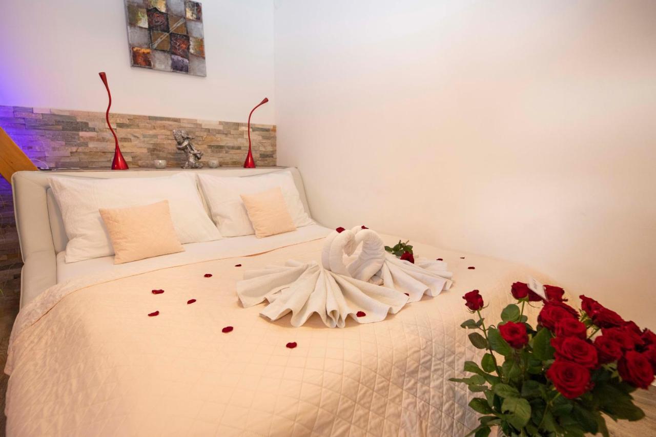 Romanticky Wellness Suite Hotel Heinz Dobris Extérieur photo